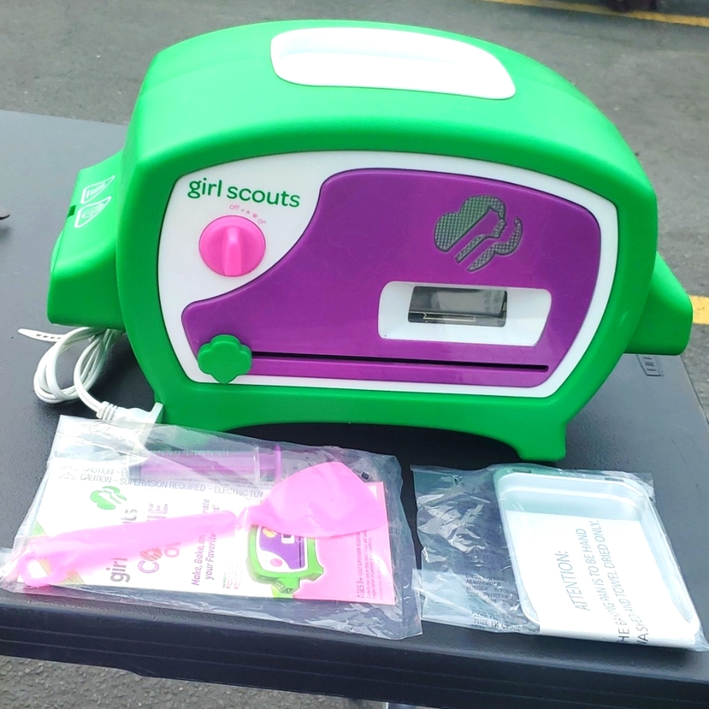 GIRL SCOUT EASY BAKE OVEN